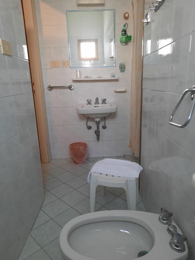 Hotel Villa Claudio Marina di Massa Eksteriør bilde