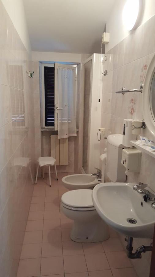 Hotel Villa Claudio Marina di Massa Eksteriør bilde