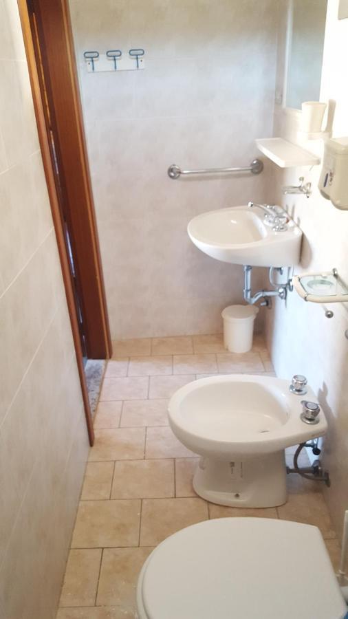 Hotel Villa Claudio Marina di Massa Eksteriør bilde