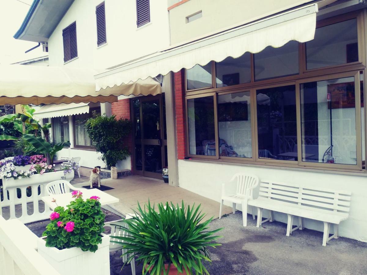 Hotel Villa Claudio Marina di Massa Eksteriør bilde