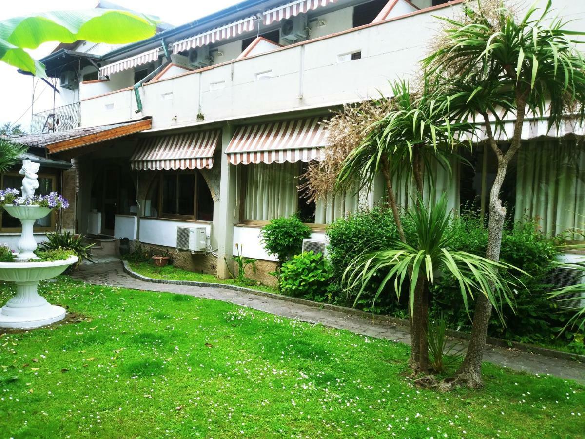 Hotel Villa Claudio Marina di Massa Eksteriør bilde