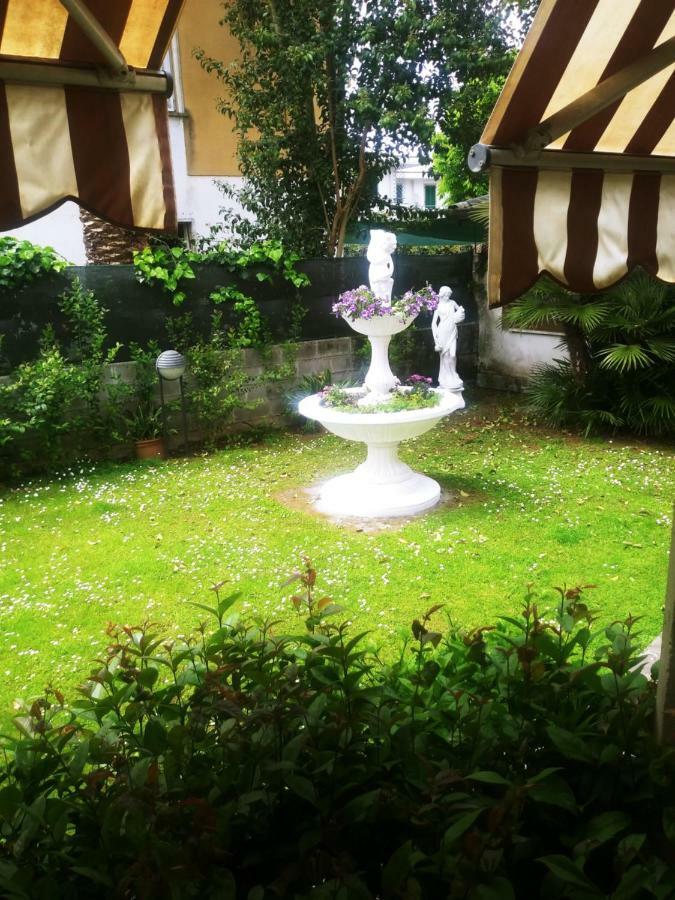 Hotel Villa Claudio Marina di Massa Eksteriør bilde