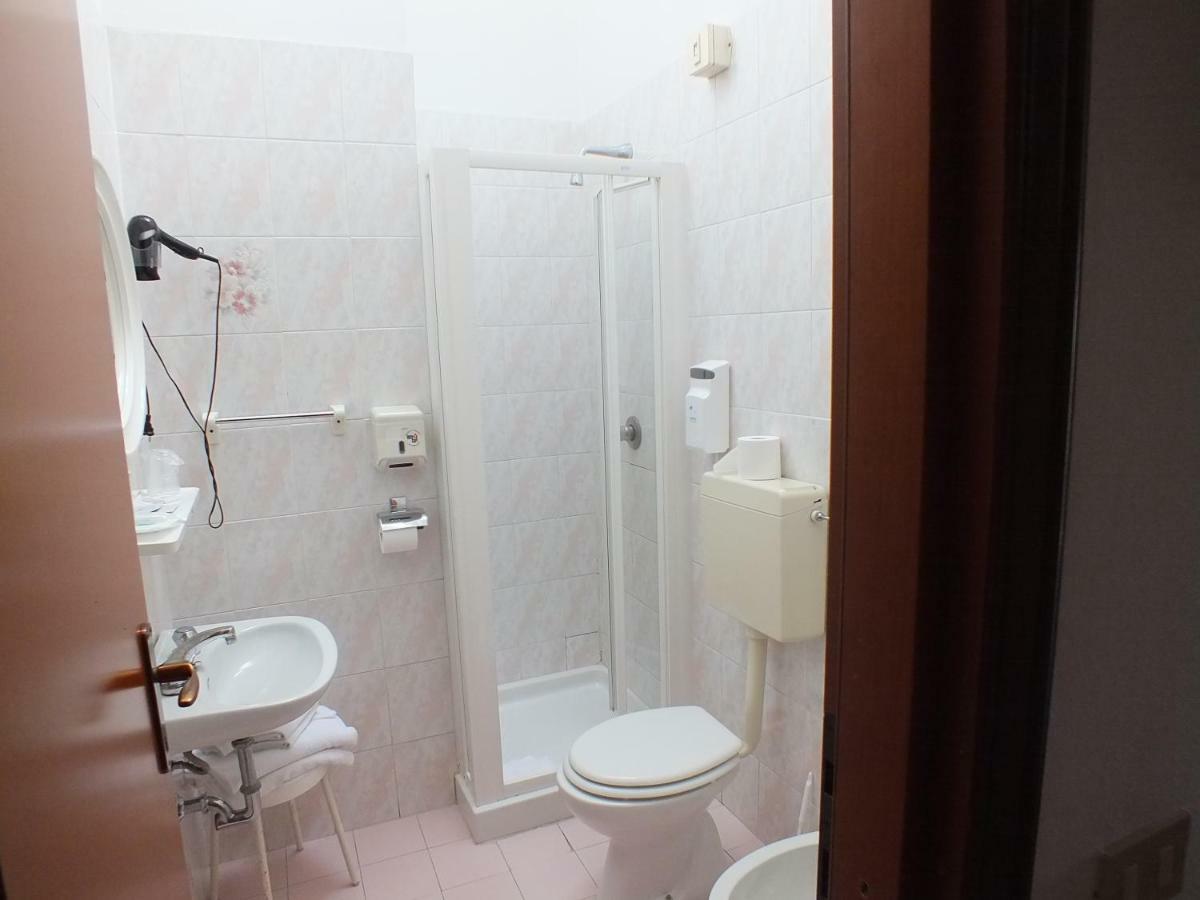 Hotel Villa Claudio Marina di Massa Eksteriør bilde